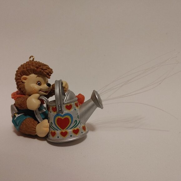 ADORABLE Carlton Cards Ornament - Holiday Garden - Hedgehog & Watering Can - 2nd - Picture 1 of 6